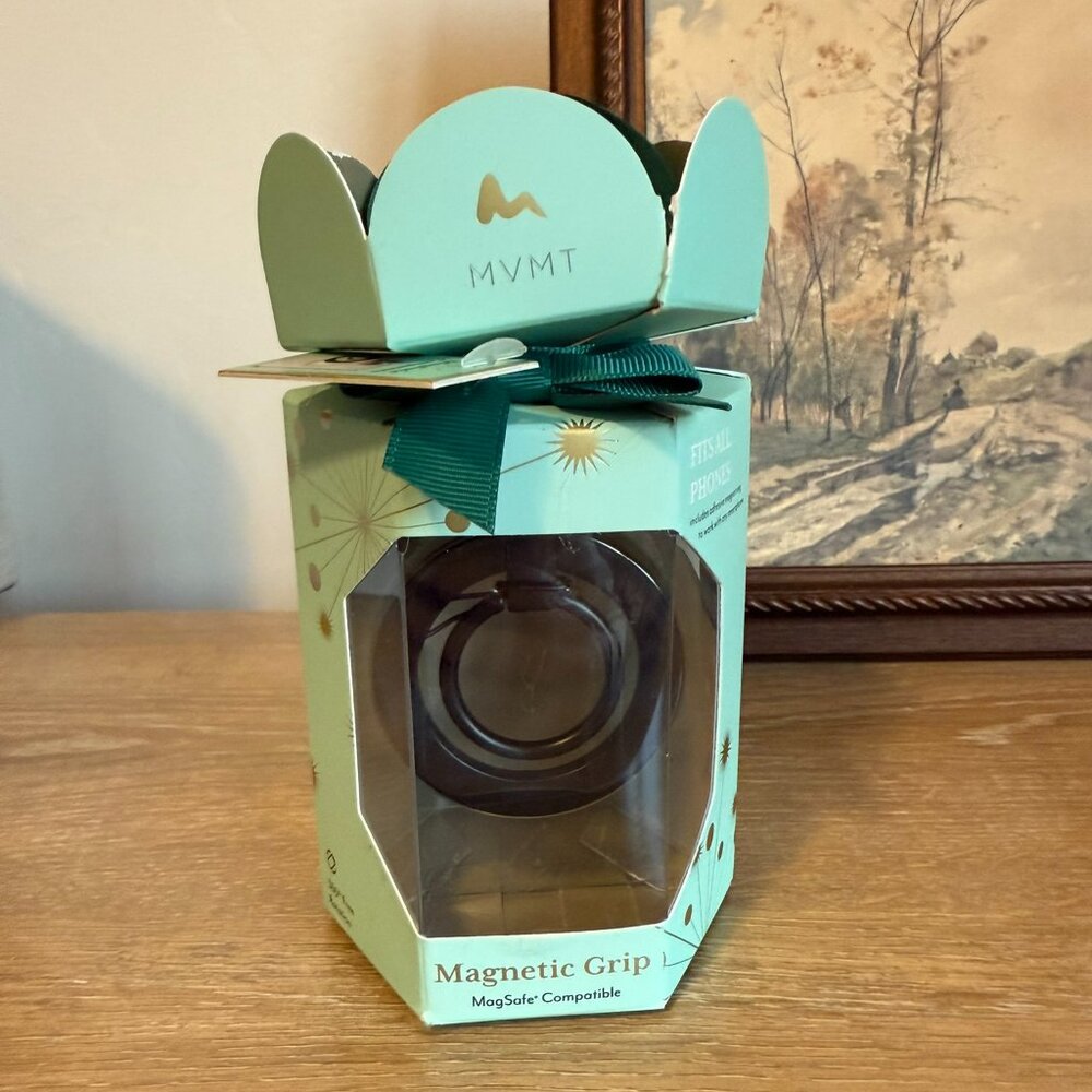 NWT MVMT Magnetic Grip Phone Holder MagSafe